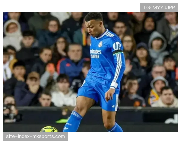 皇马豪取联赛七连胜紧逼巴萨 争冠悬念再起进入关键阶段